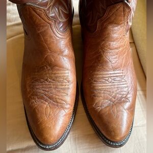 Men’s, 9D rust/ brown Nocona Cowboy Boots,  used, but in Excellent condition!